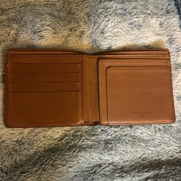 🗣️🔥Men’s Or Women’s Louis Vuitton Men’s Bi-Fold Wallet! Preloved & Beautiful. - Picture 4 of 16